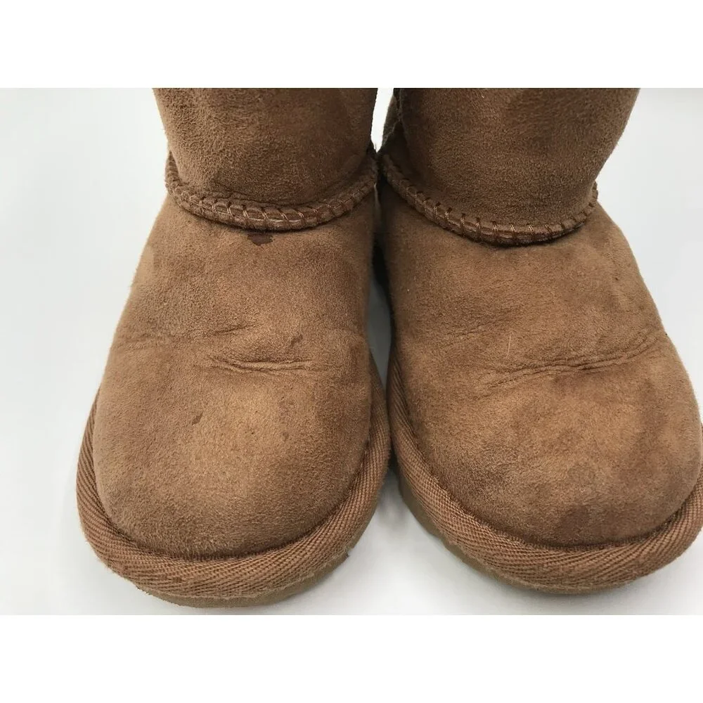 UGG Classic Short Boots Toddler‎ Size 7 Sheepskin Chestnut Suede Fur Lined